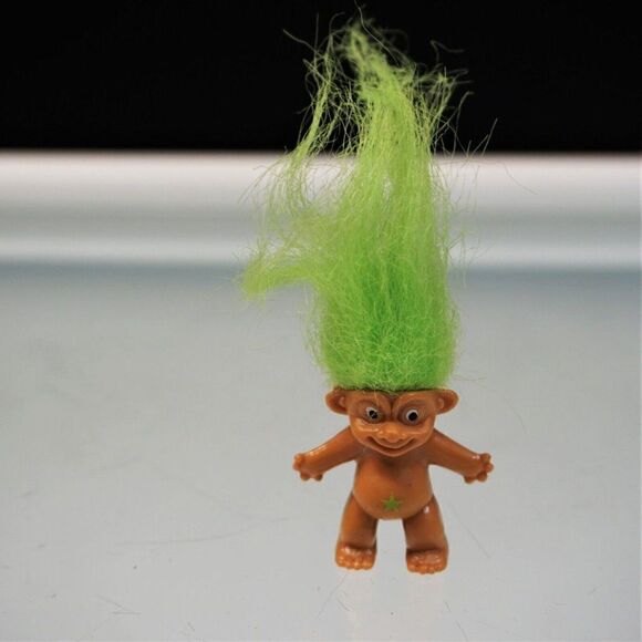 Vintage Mini 1.5 Inch Troll Doll Green Hair And Star Belly - Picture 1 of 6